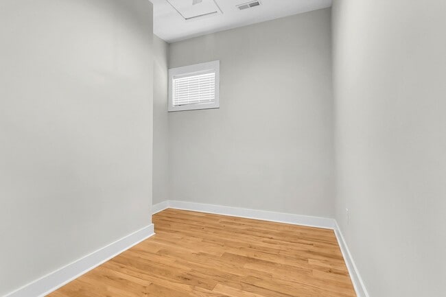 Building Photo - 137 Calhoun St