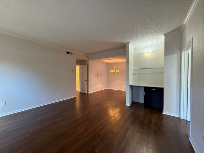 Building Photo - 2125 Augusta Dr