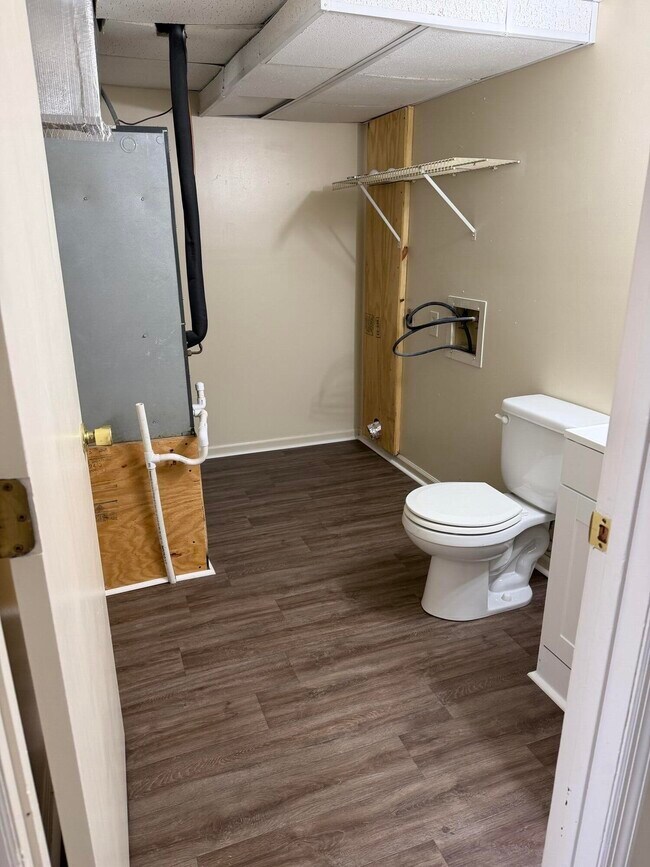 Building Photo - 212 Calumet Dr