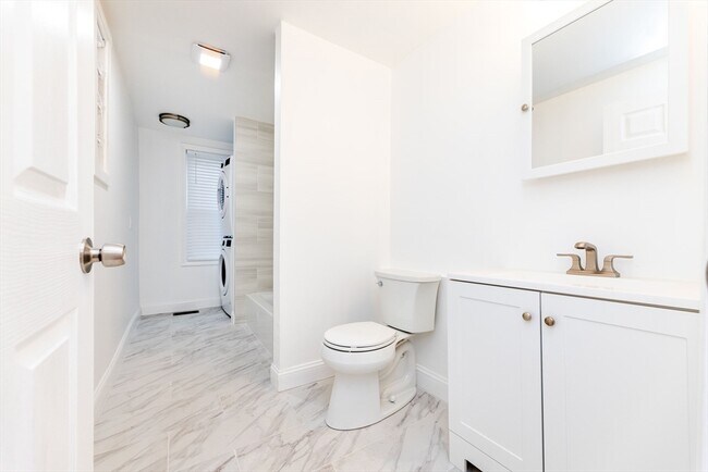 Building Photo - 5 Chauncy St