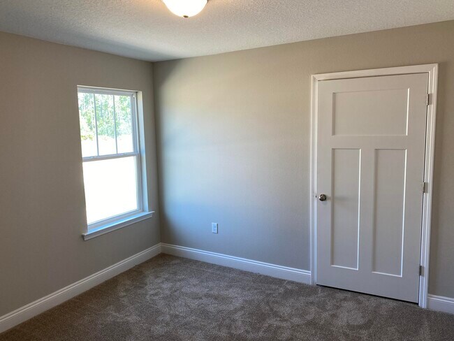 Building Photo - 9238 E River Dr