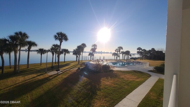 Building Photo - 3131 S Ridgewood Ave