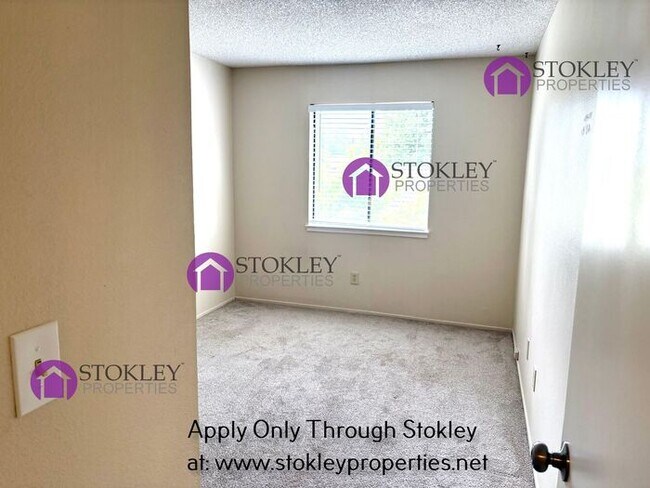 Building Photo - 5085 Valley Crest Dr