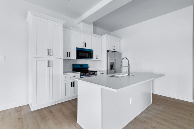 Building Photo - 1325 35th St