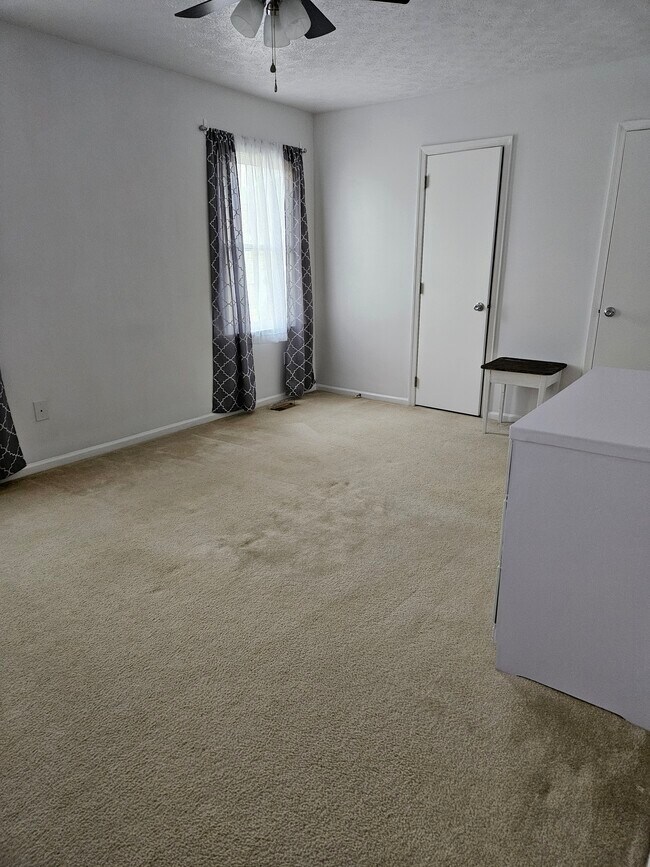 Building Photo - 309 Crestwood Ct