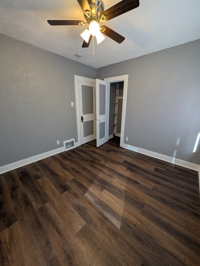 Building Photo - 1029 SW Webster Ave