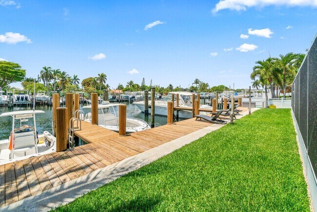 Building Photo - 718 Shore Dr