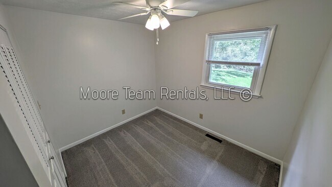 Building Photo - 3/2 House W/ Basement Garage/Storage