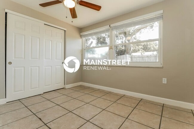 Building Photo - 3 Bedroom Pet-Friendly Home in Holiday, FL...
