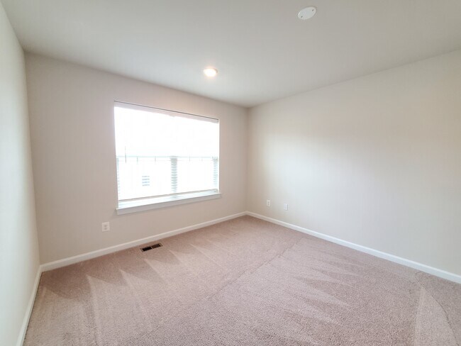 Building Photo - 5660 Lanteen St
