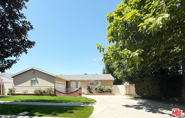 Building Photo - 19023 Cantlay St