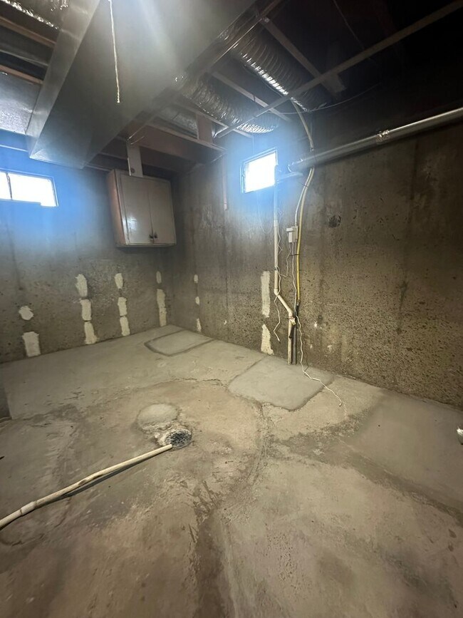 Building Photo - 3429 Quincy Ave