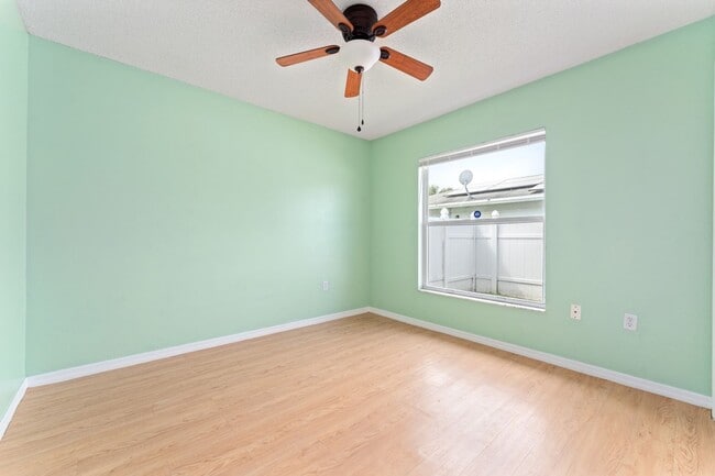 Building Photo - Charming 3-Bedroom, 2-Bath Home with 2-Car Garage and Bonus Room in Poinciana!