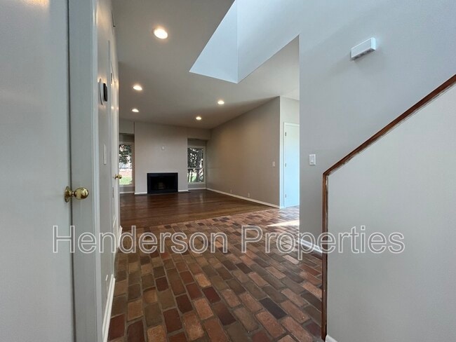 Building Photo - 501 Fenton Pl