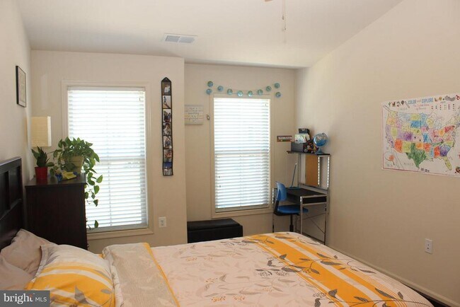 Building Photo - 42181 Castle Ridge Square