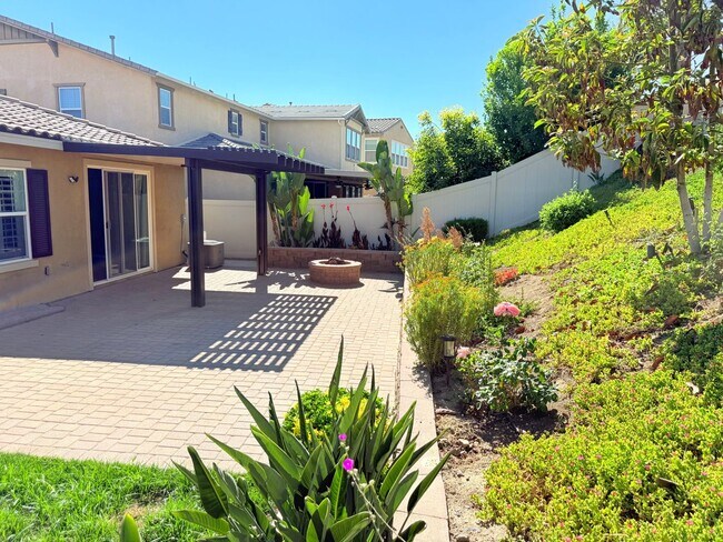 Building Photo - Single Story 4 Bedroom Solar home for rent