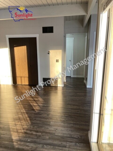 Building Photo - 123 S 12th St W