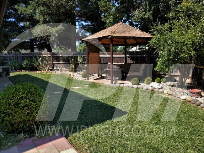 Building Photo - Cozy house