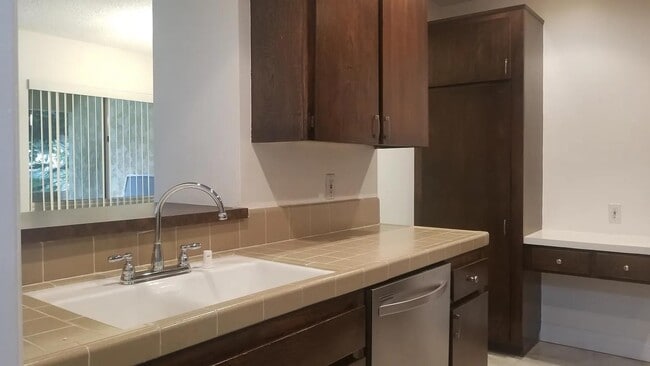 Building Photo - 6225 Canterbury Dr