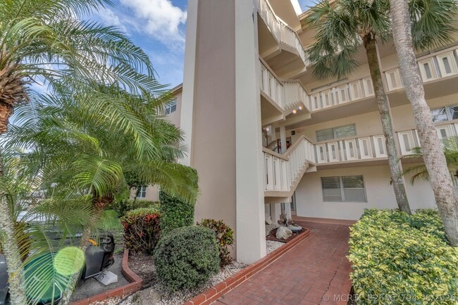 Building Photo - 3003 Portofino Isle