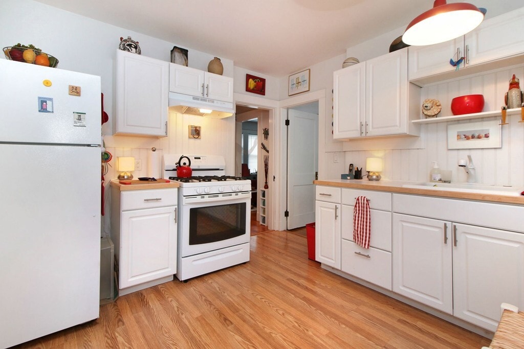 Kitchen - 2 Tarleton Rd