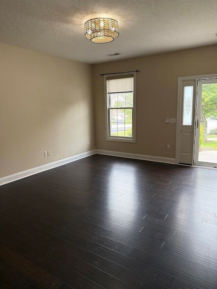 Building Photo - 2536 Blossom Trail W