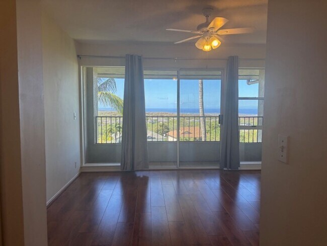 Building Photo - 3 Bedroom / 3 Bath Condo with Ocean Views