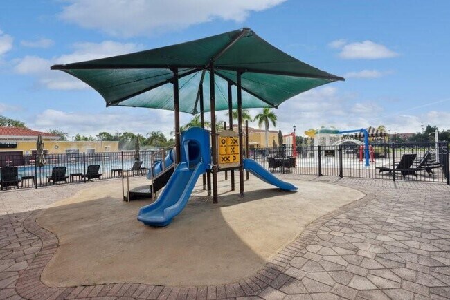 Building Photo - 13941 Clubhouse Dr