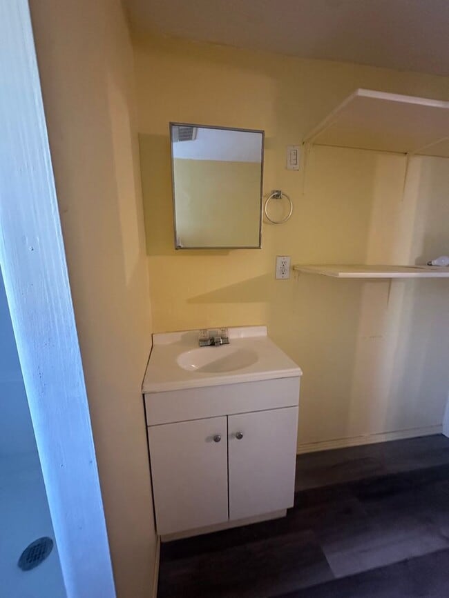 Building Photo - Remodeled unit with a Casita