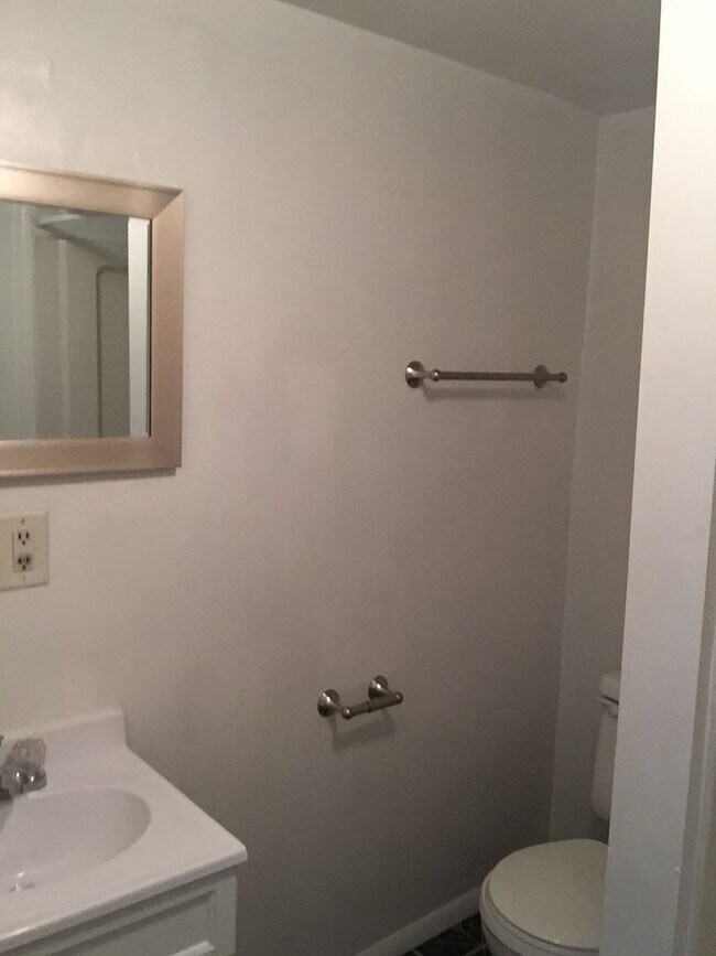 Building Photo - 110 W Walnut St