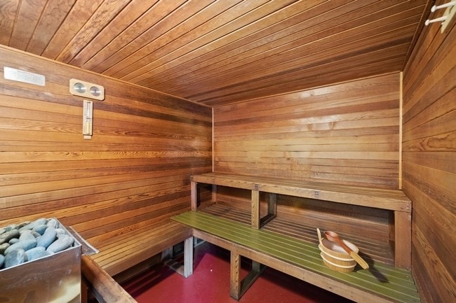 Building Photo - Watermark Tower - 2 bedrooms