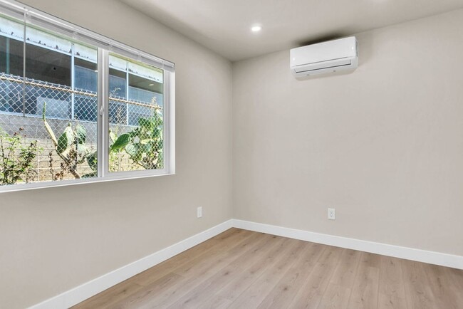 Building Photo - Newly remodeled 2 bed 1 bath with washer &...