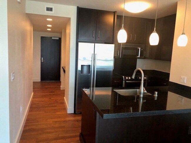 Building Photo - Waihonua - Luxury 1 Bedroom, 1-Bath, 1-par...