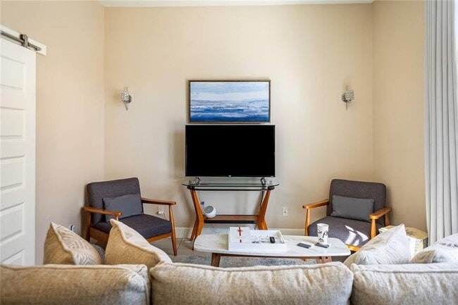 Building Photo - 212 SE A St