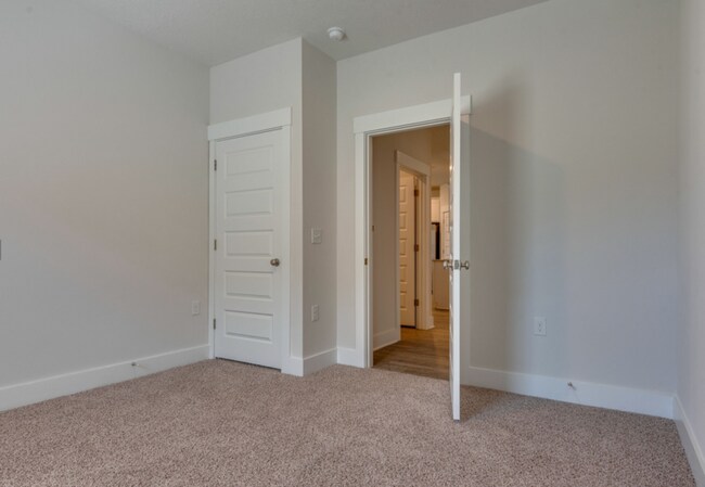 Building Photo - 5733 Danbury Blvd
