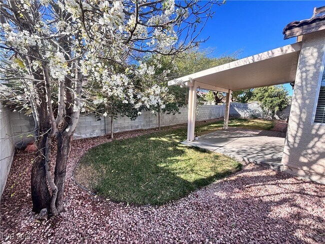 Building Photo - 3317 La Cascada Ave