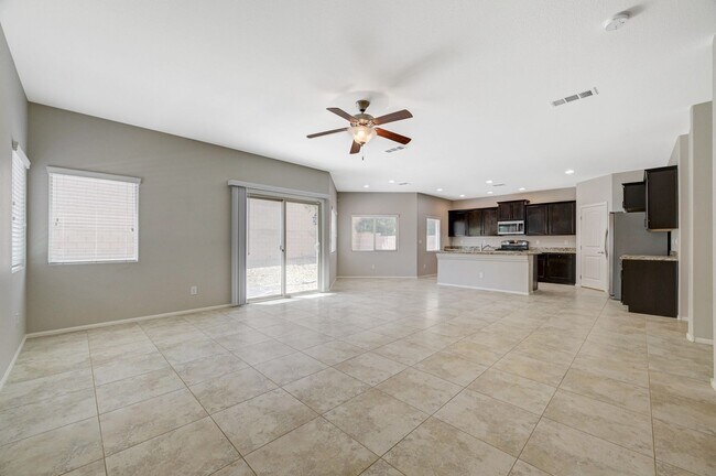 Building Photo - Beautiful DR Horton Home in Centennial Hil...