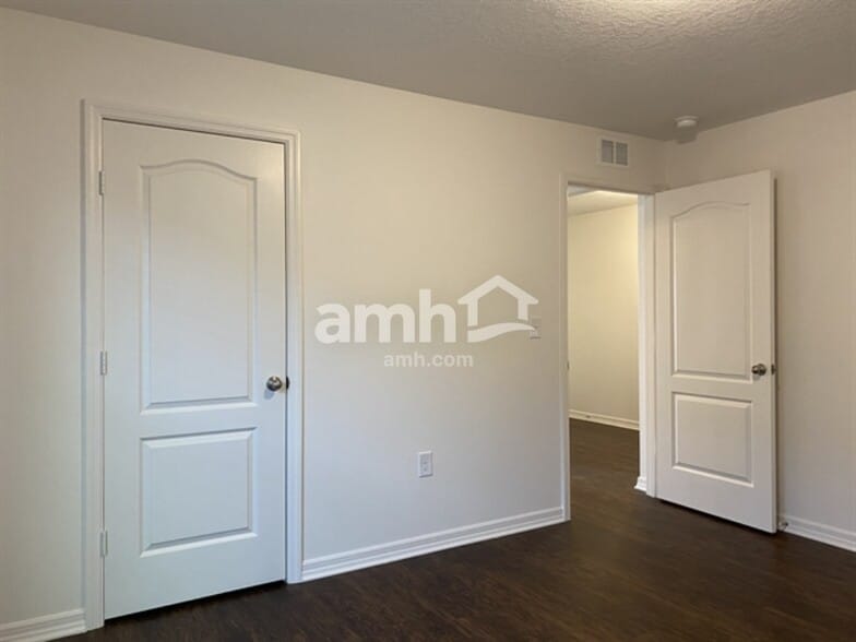 Building Photo - 1122 Brenton Leaf Dr