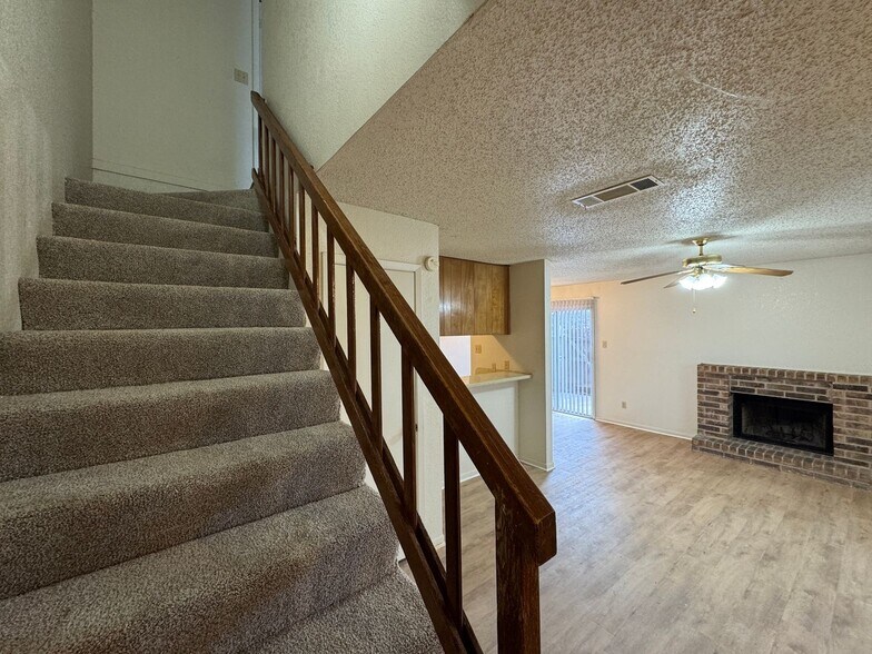 Building Photo - 3001 Lake Rd