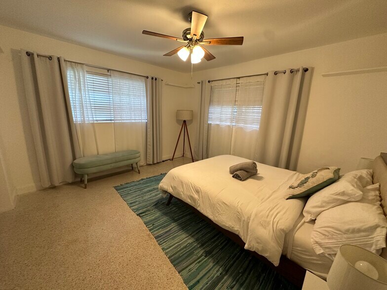 Building Photo - 2901 NW 9th Ter