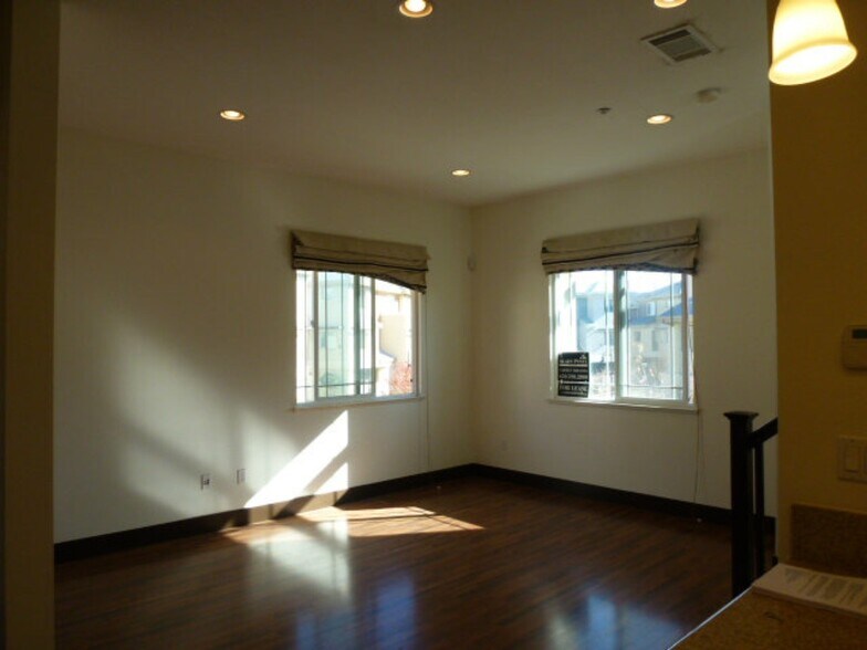 Building Photo - 1121 Tuolumne Lane