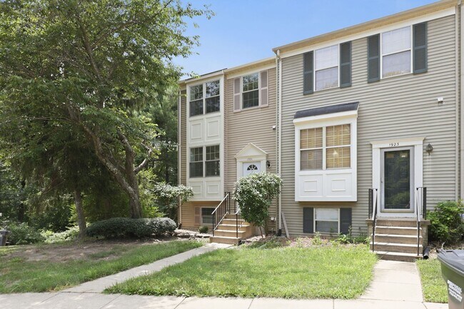 Building Photo - Experience contemporary living in this beautifully renovated residence where modern design meets ...