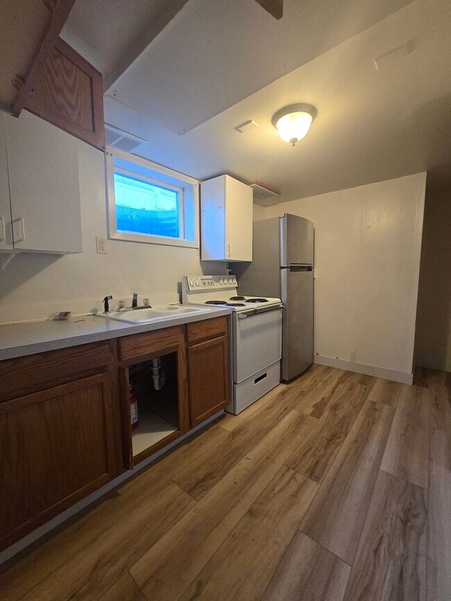 Building Photo - 135 Custer Ave