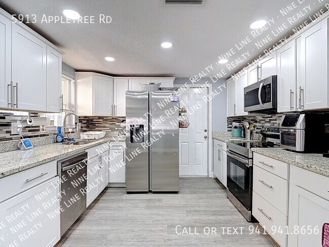 Building Photo - 5913 Appletree Rd