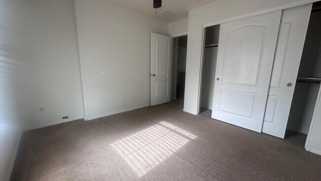 Building Photo - 7313 S 48th Dr