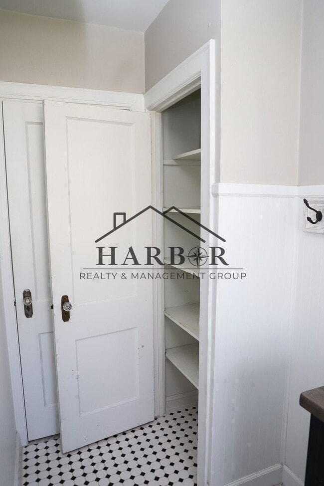 Building Photo - 3 Bedroom Single Family Home in SE Rochest...