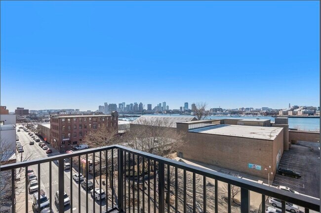 Building Photo - 301 Border St