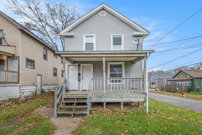 Building Photo - 147 Isbell St