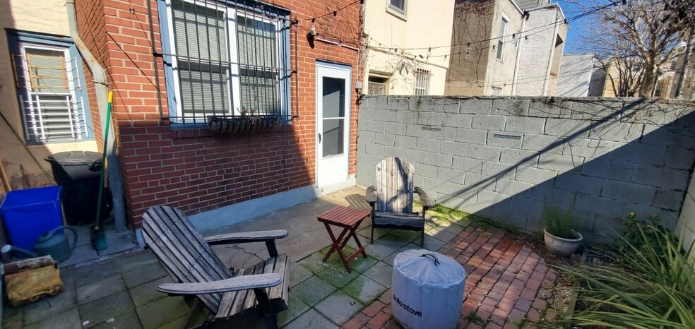 Building Photo - 1818 Montrose St