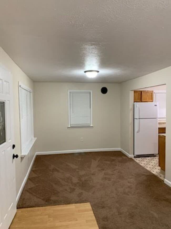 Building Photo - One bedroom home